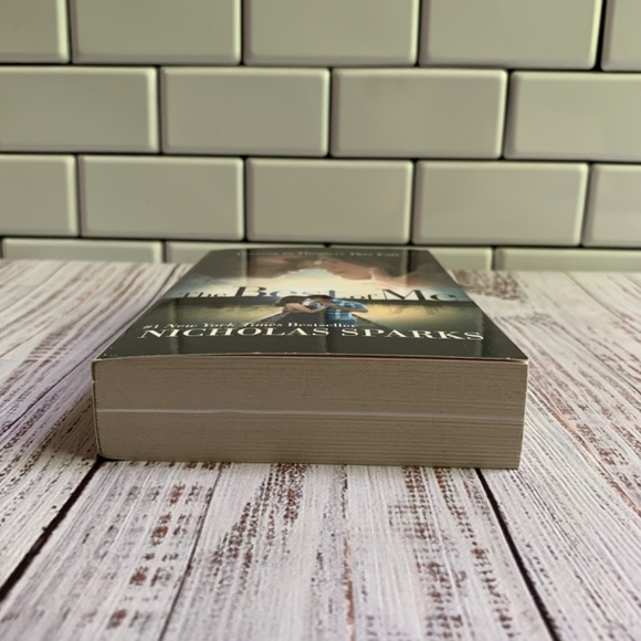 The Lucky One Nicholas Sparks Contemporary Romance Paperback - Picture 5 of 7